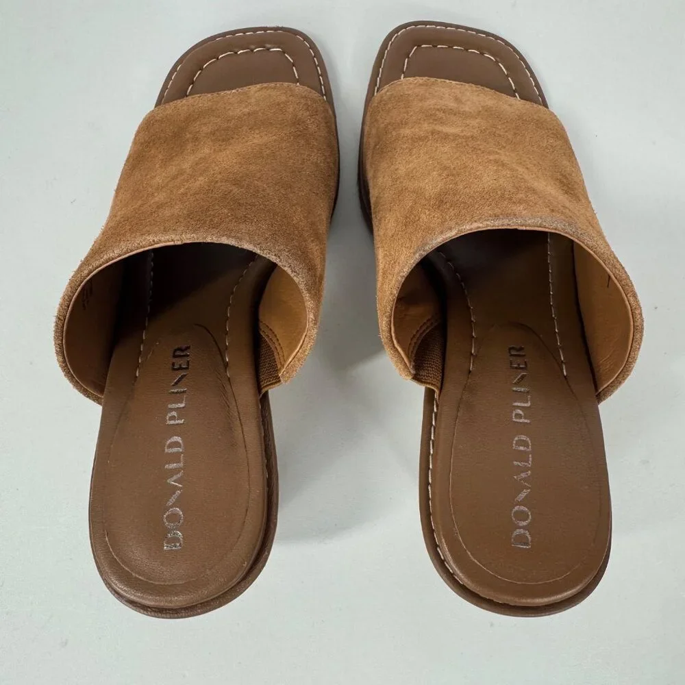 Donald Pliner Jaylyn Sandals Tan Open Toe Sz 7.5 Thong Suede Heels Slip On - Picture 2 of 11